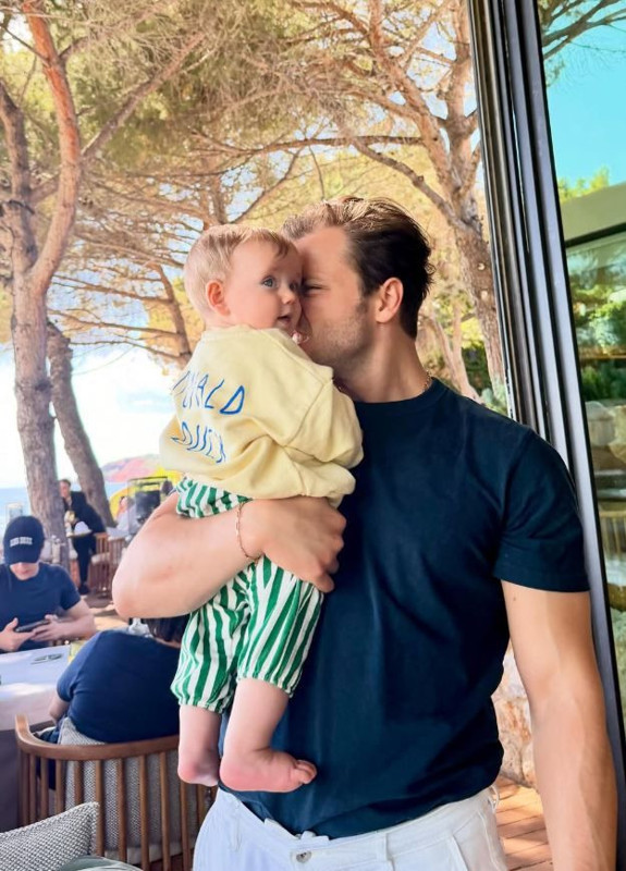 Tolga Sarıtaş'ın minik oğlu Ali babasının kopyası çıktı! Görenler şaştı kaldı - Resim: 4