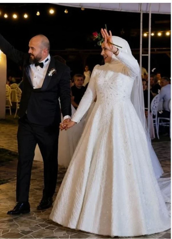 Görümcesinin düğününe katılmamıştı! Fahriye Evcen'den manidar paylaşım - Resim: 2