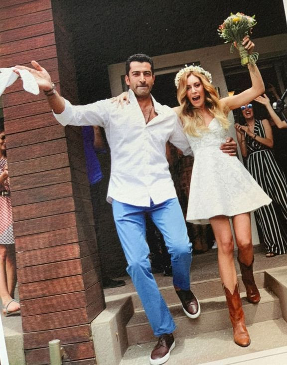 Evliliklerinde 10. yılı devirdiler! Sinem Kobal'dan romantik kutlama - Resim: 6