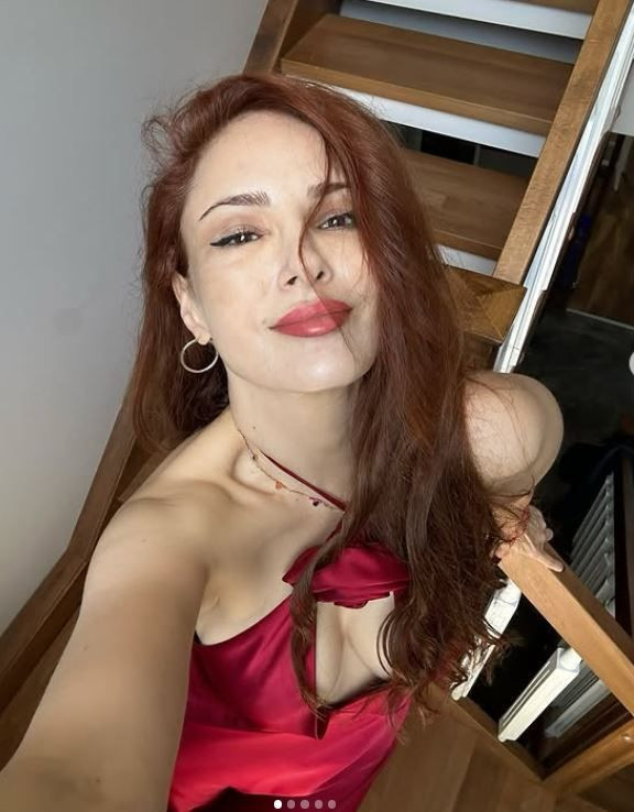 Mine Tugay "Yaz" diyerek yeşil bikinisiyle peş peşe fotoğraflarını paylaştı. Gören hayranları hayran kalıp bir kez daha baktı - Resim: 16