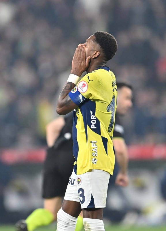 Fenerbahçe- Galatasaray derbisinin raporu ortaya çıktı! Fred’in neden kırmızı kart gördüğü belli oldu! 4-5 kez aynı cümleyi tekrarlamış - Resim: 4
