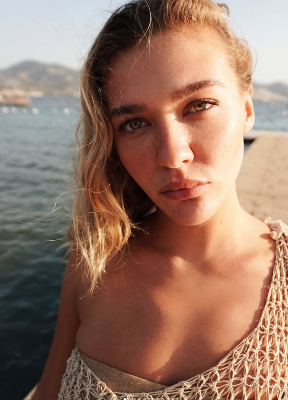 Melisa Döngel’den yaza veda paylaşımı! Pozlarıyla olay yarattı - Resim: 1