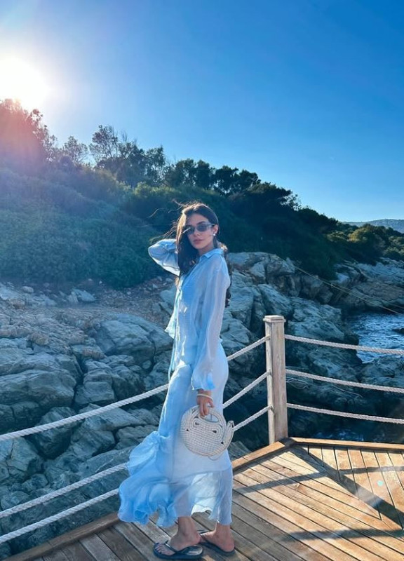 Deren Talu'dan iddialı tatil paylaşımı! Bikinili pozlarıyla görenleri kendine hayran bıraktırdı, kusursuz fiziği dikkat çekti - Resim: 4