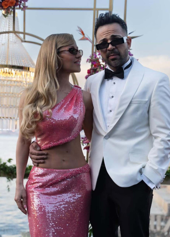 Ünlü şarkıcı ve komşuları arasında gerginlik! Suç duyurusunda bulundu - Resim: 8