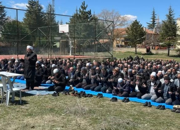 Konya'da 1000'lerce kişi tek bir doğa olayı için aynı yere akın etti... 1000'lercesinin derdi sadece 1 - Resim: 1