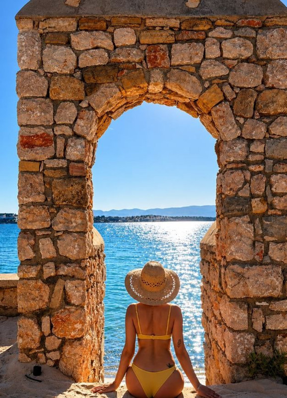 Ünlü oyuncu Serra Pirinç'ten tatil paylaşımı! Bikinili kareleri sosyal medyayı salladı - Resim: 2