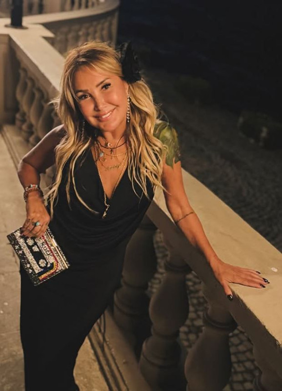 Yonca Evcimik yeni nesil şarkıcılara taş attı: Ne yapıyorlarsa devam etsinler! - Resim: 2