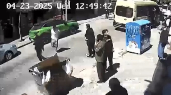 İstanbul depremi sırasında arabanın üzerine atlamıştı! O anları böyle anlattı! - Resim : 2