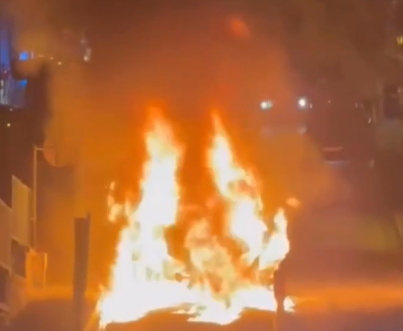 İstanbul'da seyir halindeki araç alev topuna döndü! - Resim : 2