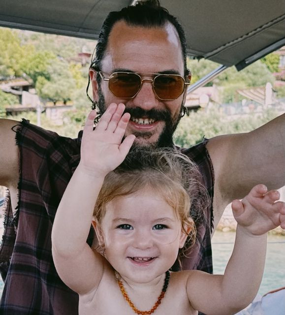Burcu Biricik ailesiyle tekne tatilinde! Renkli karelerine beğeni yağdı - Resim: 6