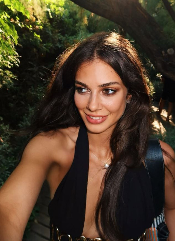 Deren Talu'dan tatil paylaşımı! Cesur tarzıyla sosyal medyayı kasıp kavurdu - Resim: 2