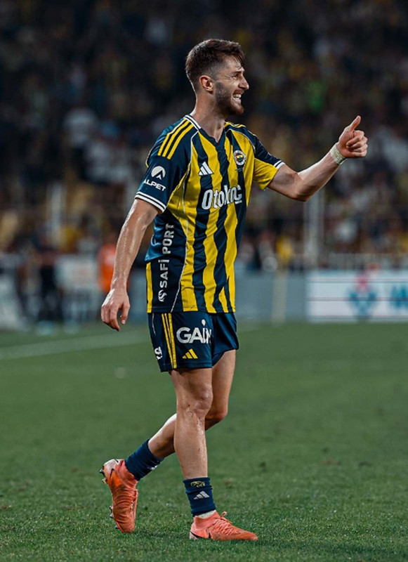 Fenerbahçeli İsmail Yüksek aşkını ilan etti! Sevgilisiyle romantik pozunu paylaştı! - Resim: 2