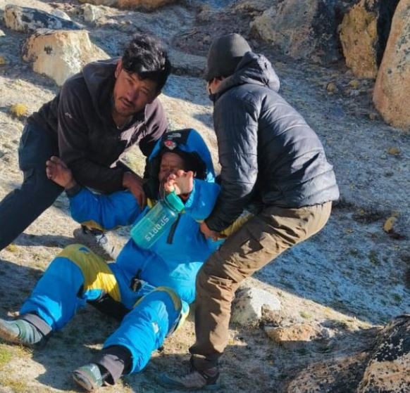 Everest’te imkansızı başardı! Altı gün ölüm bölgesinde kayboldu! Cenaze hazırlığı bile yapılmıştı! Mucize kurtuluş - Resim : 3