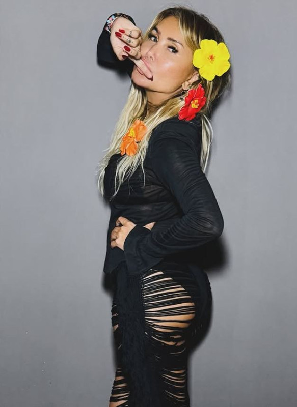 Yonca Evcimik yeni nesil şarkıcılara taş attı: Ne yapıyorlarsa devam etsinler! - Resim: 3