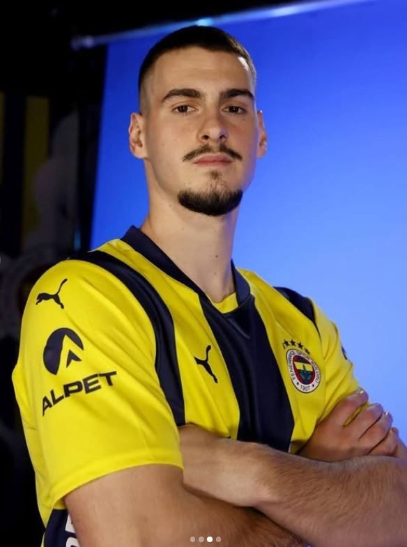 Süper Lig'de 1 maç bile oynayamadı! Fenerbahçe'de 6.7 milyon euroluk büyük hezimet! Taraftar resmen öfke kustu - Resim: 9