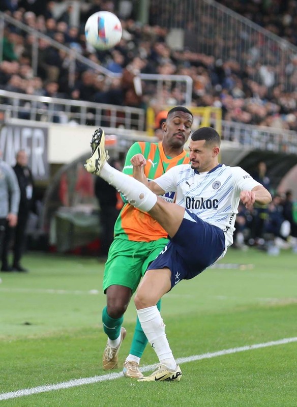 Mourinho yeni jokerini buldu! 3 milyon euroluk yıldız Alanyaspor maçında döktürdü! Yıldız futbolcu Fenerbahçelileri mutlu etti - Resim: 4