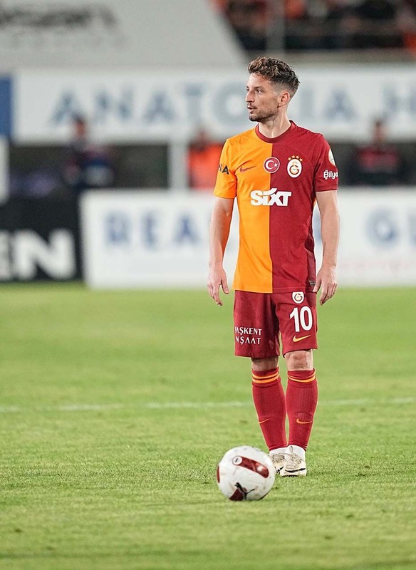 Okan Buruk’a söyledi! İlk o ayrılacak! Yıldız futbolcu sezon sonu gidiyor! Galatasaray kariyeri Mayıs ayında bitecek - Resim: 4