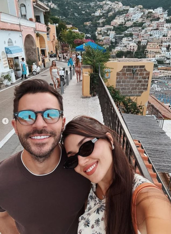 Hande Erçel ile Hakan Sabancı'nın aşk dolu İtalya tatili! Romantik pozları büyük beğeni topladı - Resim: 4