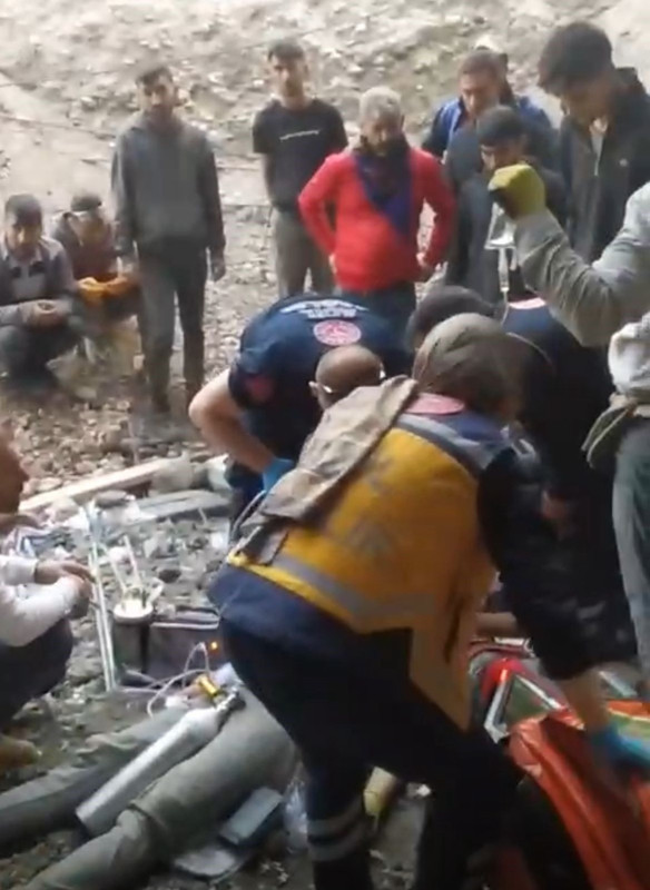 Şantiyede korkunç olay! İki işçi beton kalıbının altında kaldı: 23 yaşındaki Seyithan kurtarılamadı - Resim: 2