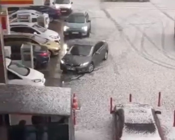 Meteoroloji uyarmıştı! Ankara'yı sağanak ve dolu vurdu: Yollar göle döndü - Resim : 2