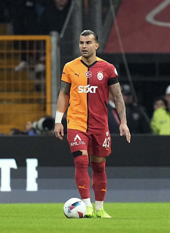 Galatasaray, Okan Buruk'un prensi için kesenin ağzını açtı! Resmi imza atıldı! Yıldız futbolcunun maaşı 90 milyon TL’ye çıkarıldı - Resim: 5