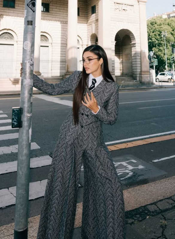 Hande Erçel Milano Moda Haftası'nda! Şık ve iddialı tarzıyla tüm dikkatleri üzerine çekti - Resim: 3