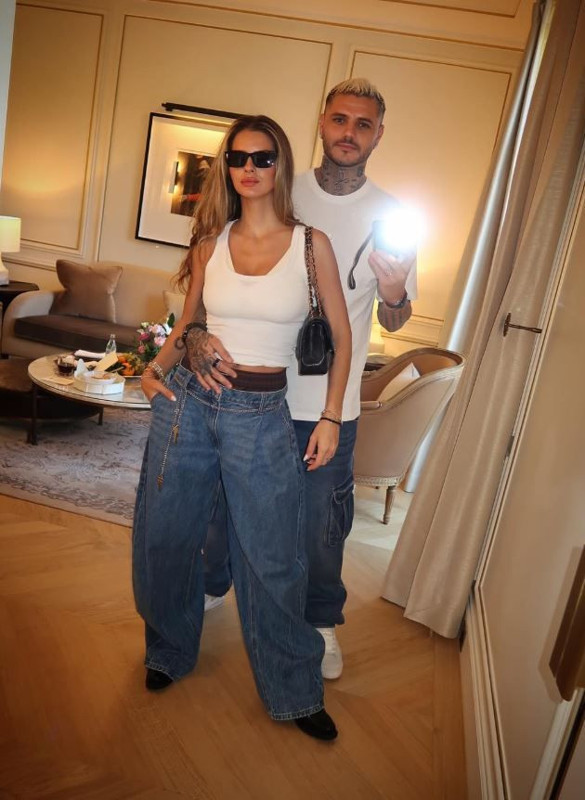 Galatasaraylı Mauro Icardi İspanya'da aşka geldi! Sevgilisi China Suarez'le pozlarını peş peşe paylaştı - Resim: 3