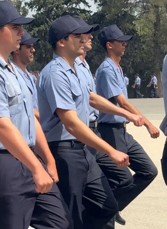 Mert Ramazan Demir'in yemin töreninden ilk kareler! Emre Altuğ da rol arkadaşını yalnız bırakmadı - Resim: 4