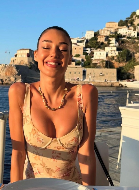 Dilan Çiçek Deniz'in tatil paylaşımı! "En sevdiğim adam" - Resim: 4