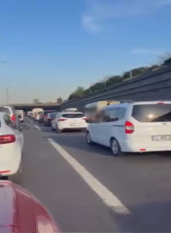 Trafikte tartıştığı aracın önünü kesen polis havaya ateş açtı! Polis memurunun savunması pes dedirtti - Resim: 3