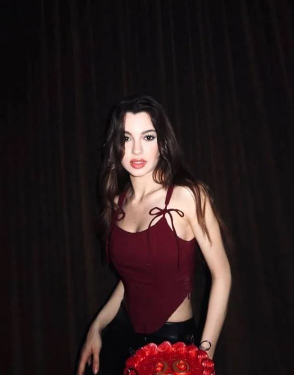 Bir Gece Masalı'nın Canfeza'sı Su Burcu Yazgı Coşkun'dan nefes kesen doğum günü kombini! Pozları beğeni yağmuruna tutuldu - Resim: 3