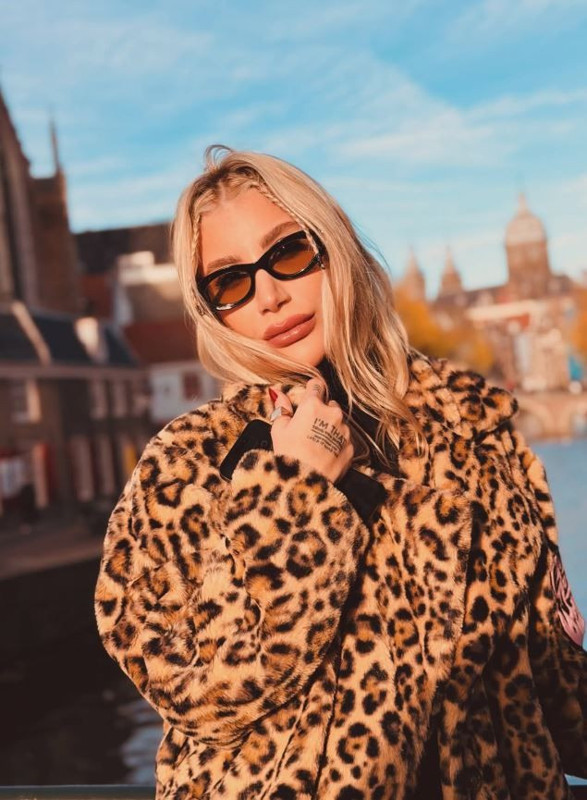 Galatasaray-Ajax maçına giden İrem Derici hayatının şokunu yaşadı! Polisler peşine takıldı, arbede yaşandı - Resim: 4