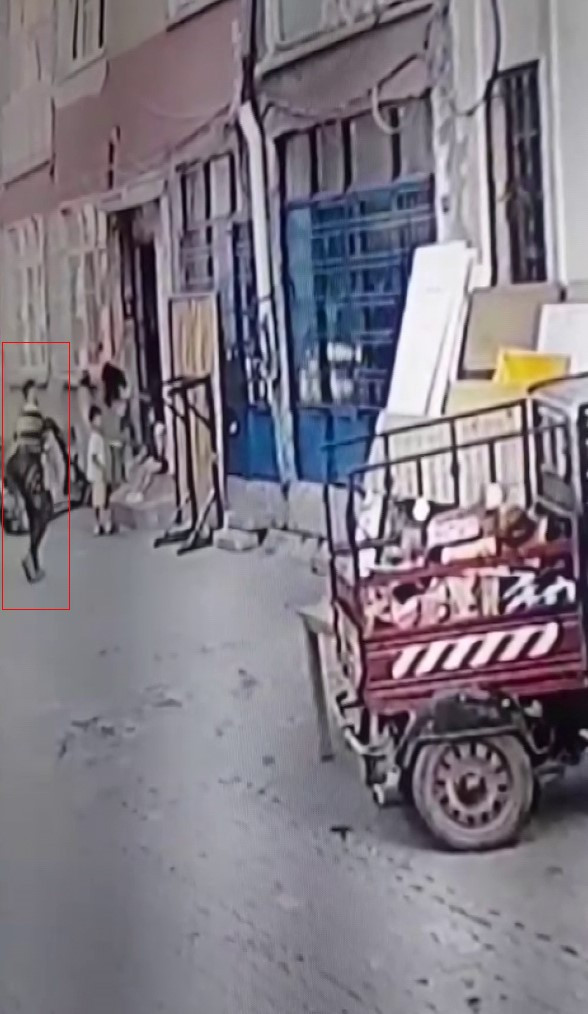 4 yaşındaki çocuğu taciz etti! 250 saatlik incelemeyle yakalandı - Resim : 1