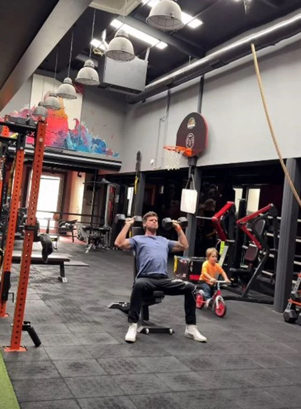 Kıvanç Tatlıtuğ ile oğlu Kurt Efe'den spor paylaşımı! Babasına olan benzerliğini görenler şaştı kaldı - Resim: 4