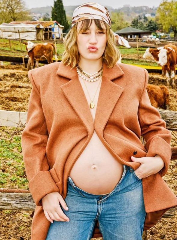 Anne olmanın mutluluğunu yaşadı! Ünlü oyuncu Gizem Karaca'dan minik kızıyla ilk kare geldi! İşte Leyla Yaz - Resim: 2