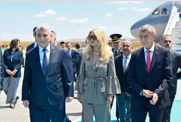 Ankara'daki zirvede uzak köşelere kaçtılar! Aynı ülkeden iki uçak birden kalktı! O kare dünyanın gündemine oturdu - Resim : 1