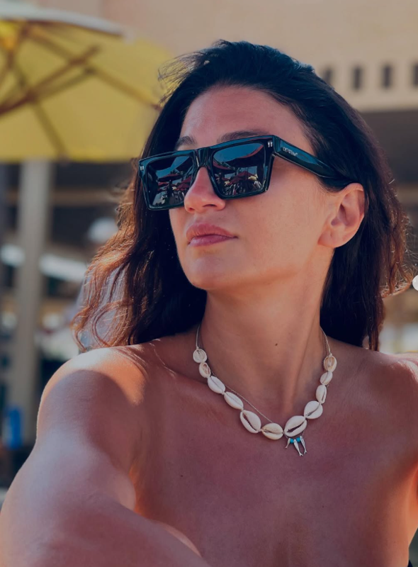 Ceren Benderlioğlu kızgın kumlarda poz verdi! Takipçilerinden tam not aldı - Resim: 1