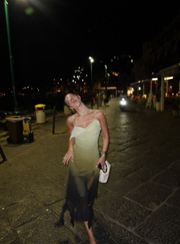 Afra Saraçoğlu İtalya tatilinden paylaştı! İddialı pozlarına beğeni yağdı - Resim: 5
