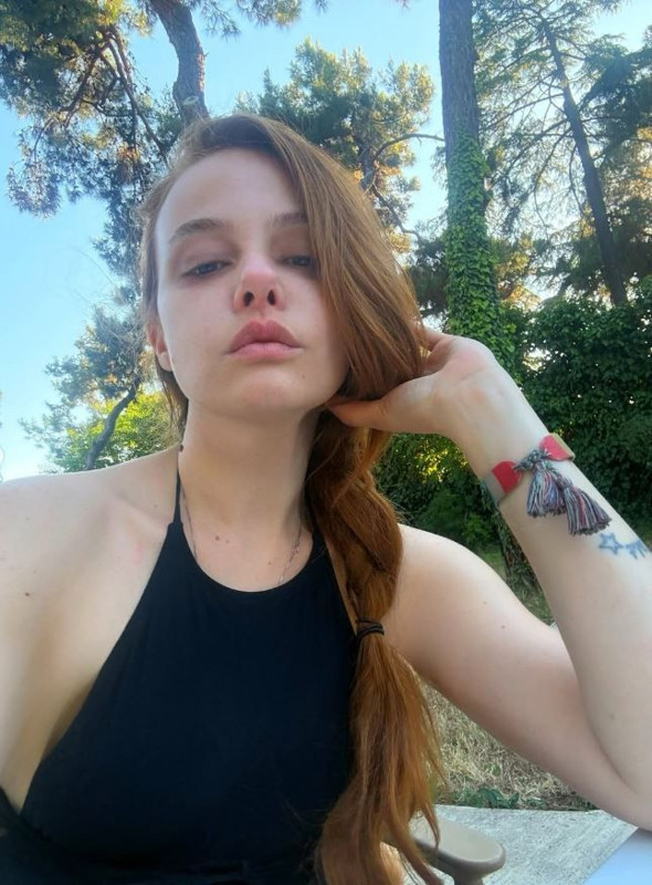 Naz Elmas'ın havuz pozları olay yarattı: Cesur tarzına yorum yağdı - Resim: 1
