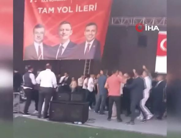 CHP'nin Esenyurt kongresinde arbede! Yaralılar var! O sözler ortalığı karıştırdı - Resim : 1