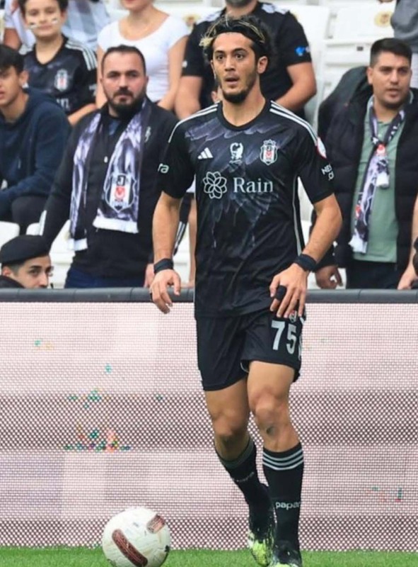 Beşiktaş taraftarı takımda istememişti! 1 milyon euroluk yıldız futbolcu yeni takımında coştu! Gollerini art arta sıraladı - Resim: 6