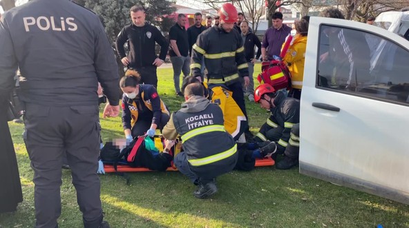 Hamile kadını taşıyan ambulans otomobil ile çarpıştı: Yaralılar var - Resim : 2