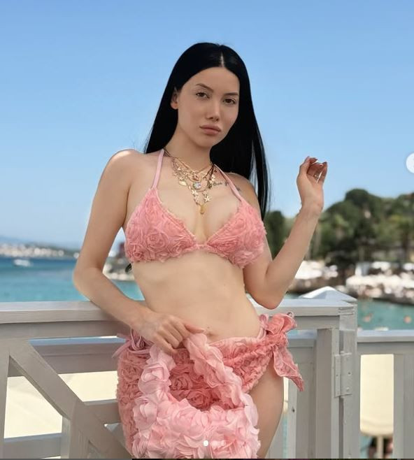 Kısmetse Olur Cansel Ayanoğlu tatil yaptığı yerden derin göğüs dekolteli fotoğraflarını paylaştı. Kısmetse Olur hayranları pür dikkat kesildi - Resim: 5