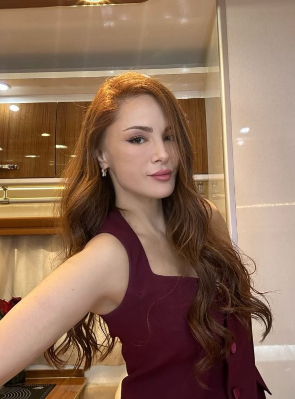 Mine Tugay'dan cesur tatil paylaşımı! Siyah mayokinili pozlarıyla sosyal medyayı yaktı geçti - Resim: 1