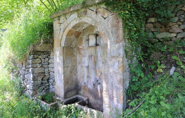 Trabzon'da yol çalışması için iş makinesinin kazdığı toprağın 5 metre altından çıktı. İşçiler 500 metre uzandığını gördü - Resim: 4