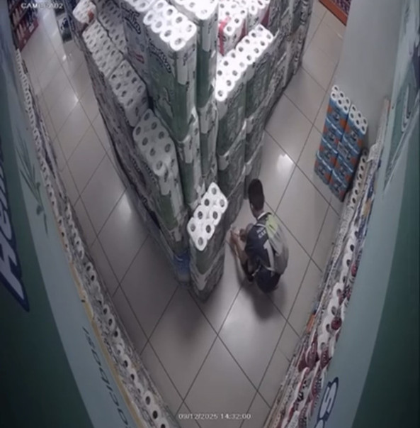 Bursa'da korkutan yangın! 10 yaşındaki çocuk marketi ateşe verdi - Resim : 2