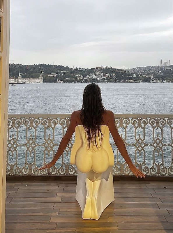 Moda ikonu Eda Taşpınar'dan cesur pozlar! Vücut hatlarını gözler önüne serdi! "Soyundu" - Resim: 6