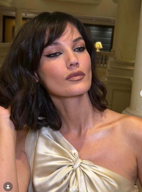 Güzel oyuncu Pınar Deniz’den imaj değişikliği! Yeni tarzıyla büyüledi - Resim: 4