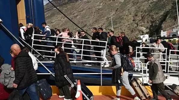 Ege'de depremler sürüyor! Santorini’den kaçış devam ediyor! Yeni fay hattı ve tsunami paniği! - Resim : 1