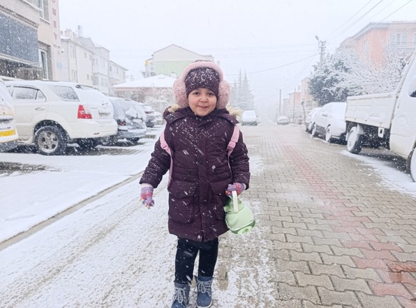 Meteoroloji'den gelen uyarının ardından Afyonkarahisar'da etkili oldu. Kent kış mevsimine geri döndü - Resim : 1